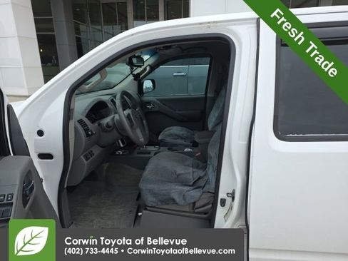 Used 2012 Nissan Frontier SV w/ SV Premium Utility Pkg image 5