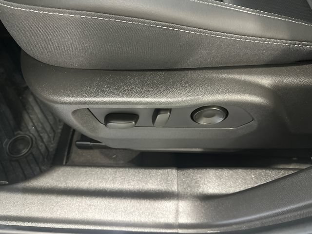 Used 2025 Buick Envision Preferred AWD/4WD image 23