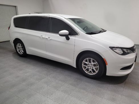 Used 2023 Chrysler Voyager LX FWD image 11