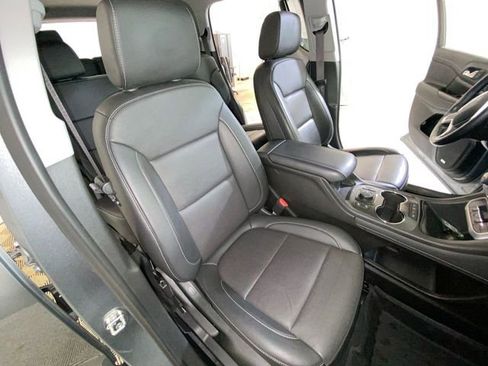 Used 2023 GMC Acadia SLT w/ LPO, Floor Liner Package FWD image 15