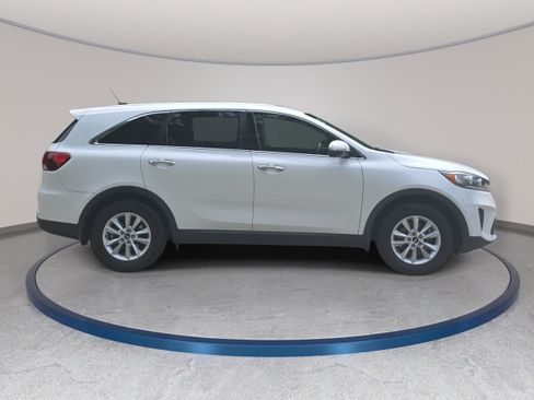 Used 2019 Kia Sorento FWD image 4