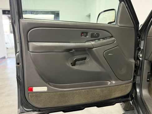 Used 2003 Chevrolet Avalanche 4x4 w/ Suspension Package, Off-Road image 48