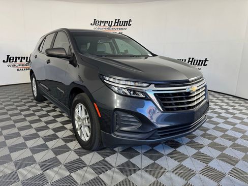 Used 2022 Chevrolet Equinox LS w/ LS Convenience Package FWD image 6