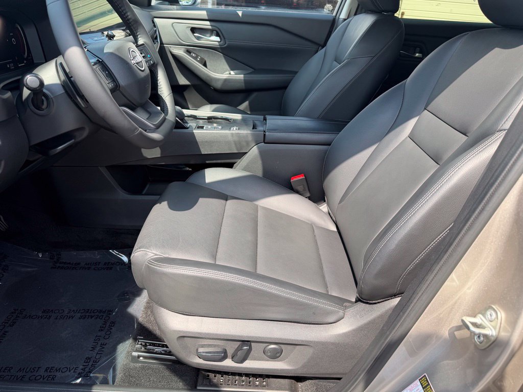 Used 2025 Nissan Rogue SL FWD image 27