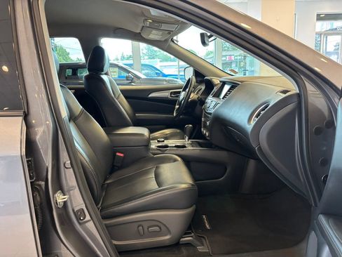 Used 2020 Nissan Pathfinder SL AWD/4WD image 24