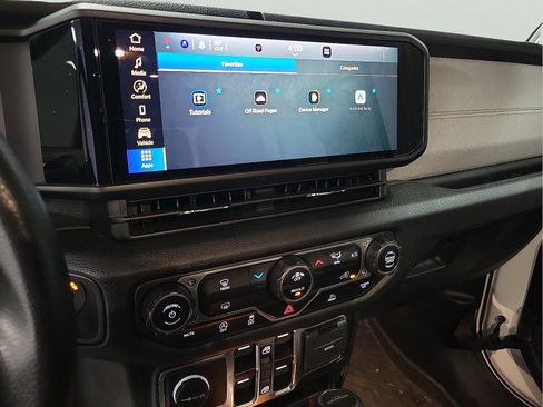 Used 2024 Jeep Gladiator Sport AWD/4WD image 19