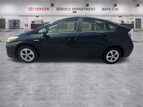 Used 2015 Toyota Prius Four FWD image 3