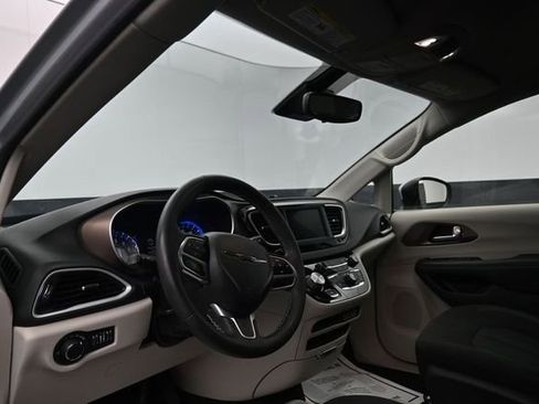 Used 2023 Chrysler Voyager LX FWD image 13