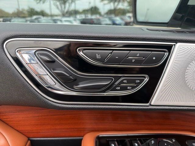 Used 2020 Lincoln Navigator L Reserve w/ Equipment Group 208A Reserve AWD/4WD image 12