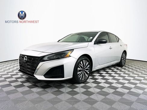 Used 2024 Nissan Altima 2.5 SV image 1