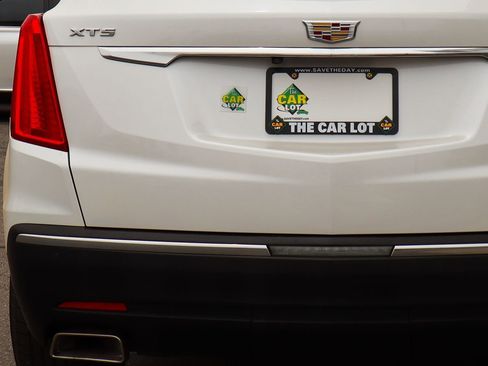 Used 2019 Cadillac XT5 FWD image 19