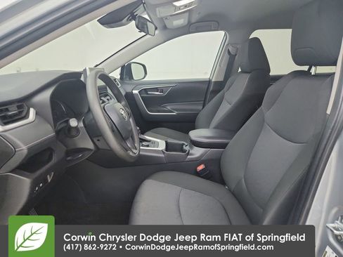 Used 2025 Toyota RAV4 XLE AWD/4WD image 19