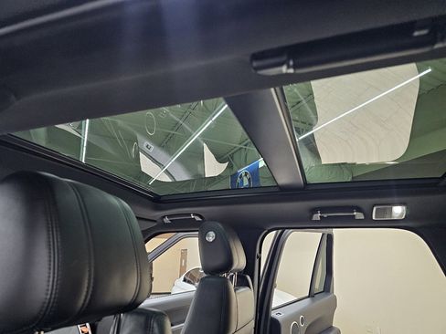 Used 2016 Land Rover Range Rover HSE image 38