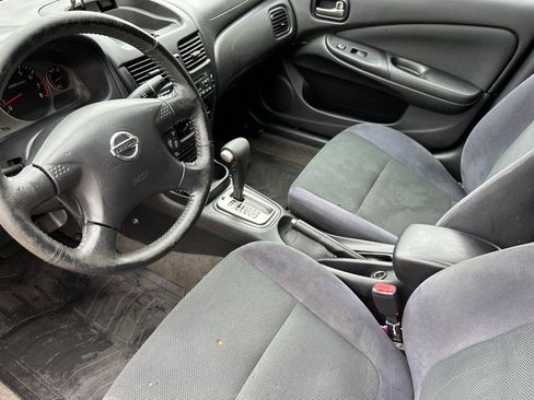 Used 2006 Nissan Sentra SE-R w/ (J01) Sunroof Pkg FWD image 10