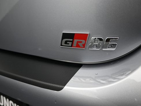 Used 2025 Toyota GR86 Premium w/ ALL Weather Mat Package (TMS) RWD image 32
