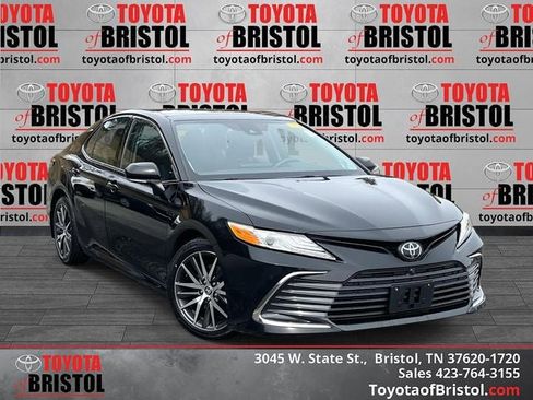 Used 2022 Toyota Camry XLE w/ Navigation Upgrade Package image 1