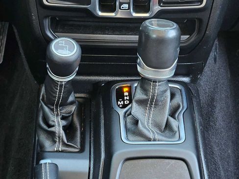 Used 2020 Jeep Gladiator Overland w/ Popular Equipment Package AWD/4WD image 29