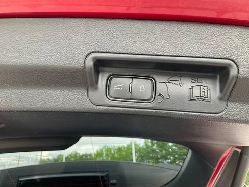 Used 2020 Ford Explorer XLT w/ Equipment Group 202A RWD image 20