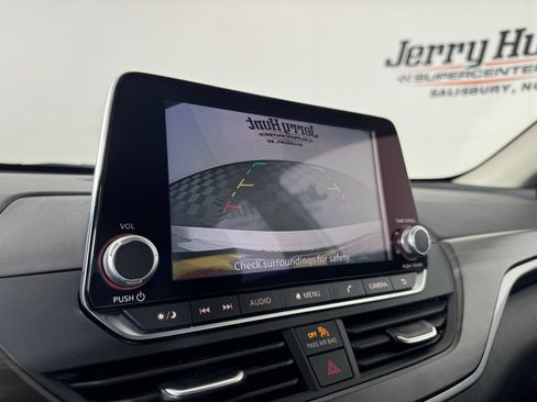 Used 2025 Nissan Altima 2.5 SV FWD image 3