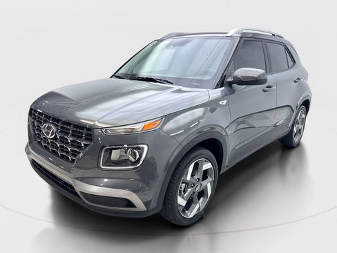 Used 2025 Hyundai Venue SEL FWD image 2