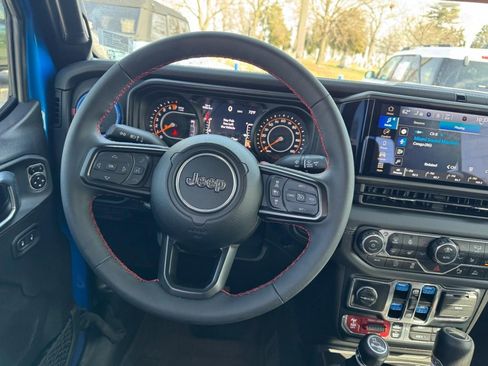 Used 2024 Jeep Gladiator Rubicon w/ Safety Group image 12