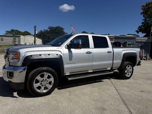 Used 2017 GMC Sierra 2500 SLT w/ Driver Alert Package image 5