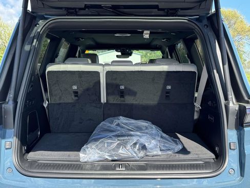 New 2026 Jeep Grand Wagoneer Limited AWD/4WD image 12