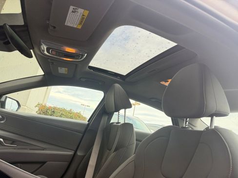 Used 2025 Hyundai Elantra SEL image 31