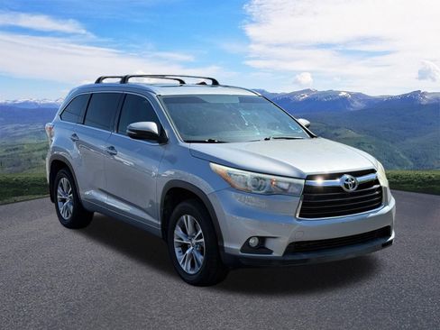 Used 2015 Toyota Highlander XLE AWD/4WD image 8