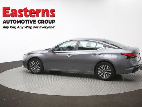 Used 2025 Nissan Altima 2.5 SV FWD image 61