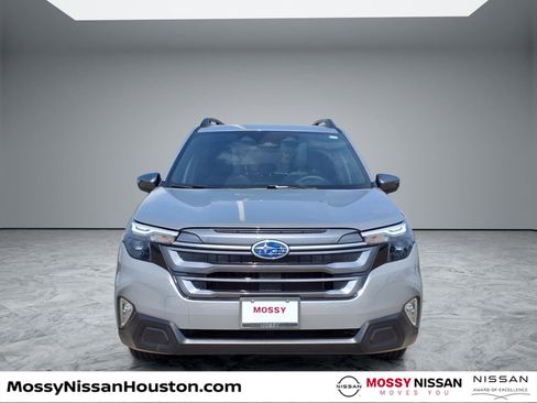 Used 2025 Subaru Forester Premium w/ Convenience Package #1 image 3