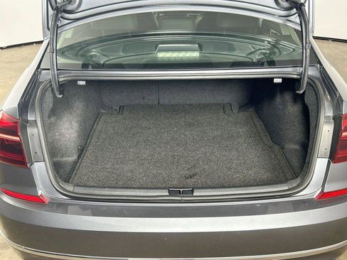 Used 2018 Volkswagen Passat 2.0T SE FWD image 26