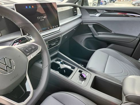 New 2026 Volkswagen Tiguan SE R-Line image 7