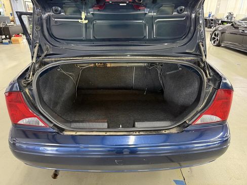 Used 2003 Ford Focus SE FWD image 9