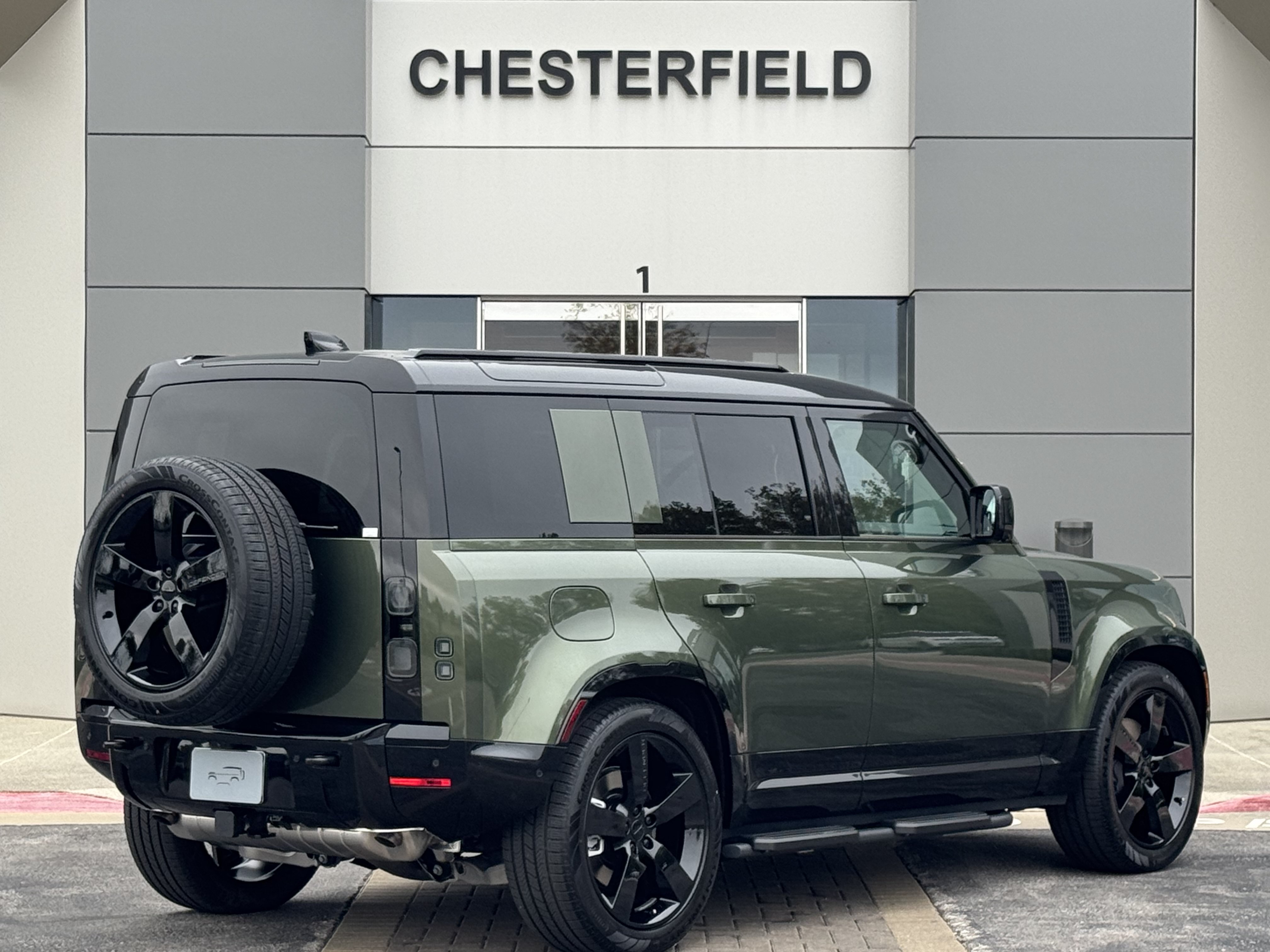 New 2026 Land Rover Defender 110 X-Dynamic SE AWD/4WD image 2