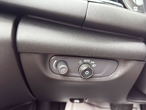 Used 2020 Buick Regal Preferred FWD image 13