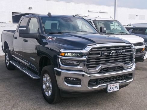 Used 2025 RAM 2500 Big Horn AWD/4WD image 3