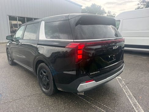 Used 2025 Kia Carnival FWD image 9