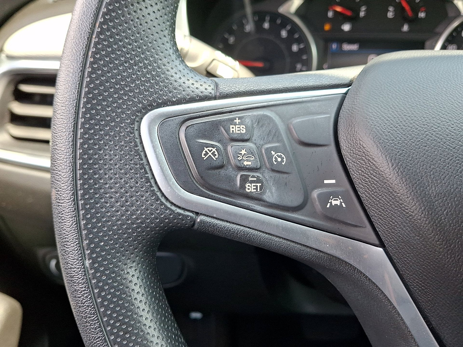 Used 2022 Chevrolet Equinox LT FWD image 17