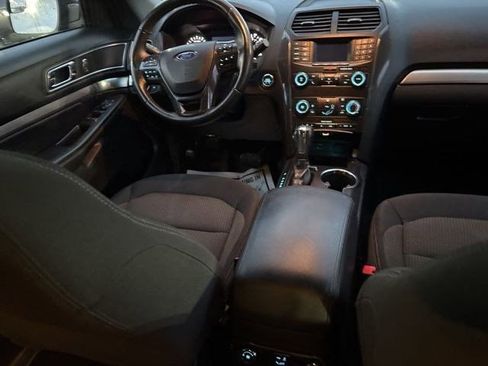 Used 2018 Ford Explorer XLT image 37