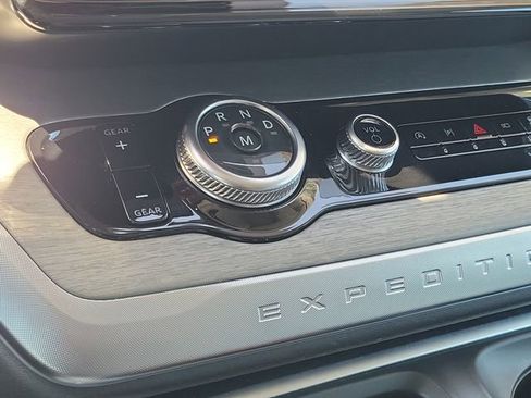 Certified 2025 Ford Expedition Max Platinum AWD/4WD image 11