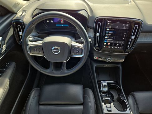 Used 2025 Volvo XC40 B5 Plus AWD/4WD image 14