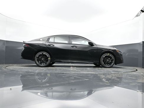 New 2026 Nissan Sentra SR w/ SR Premium Package FWD image 26