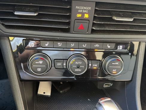 Used 2019 Volkswagen Jetta R-Line FWD image 21
