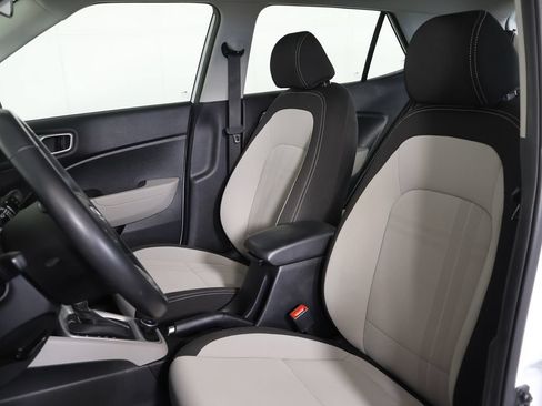 Certified 2024 Hyundai Venue SEL FWD image 25