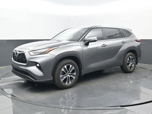 Used 2026 Toyota Highlander XLE image 24