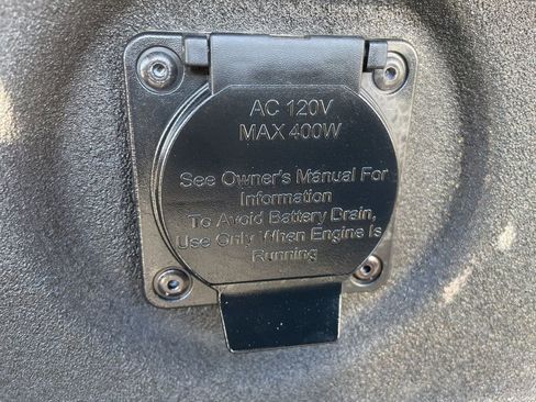 Used 2024 Nissan Titan SV w/ SV Convenience Package image 48