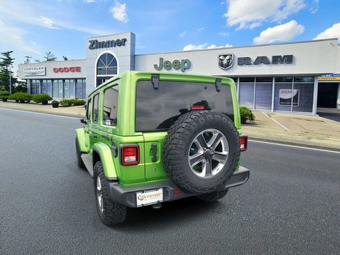 Used 2018 Jeep Wrangler Unlimited Sahara w/ Uconnect 4C Nav & Sound Group AWD/4WD image 3