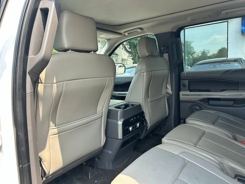 Used 2018 Ford Expedition Max XLT w/ Equipment Group 202A AWD/4WD image 18
