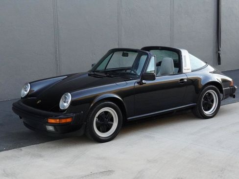 Used 1987 Porsche 911 Carrera RWD image 2